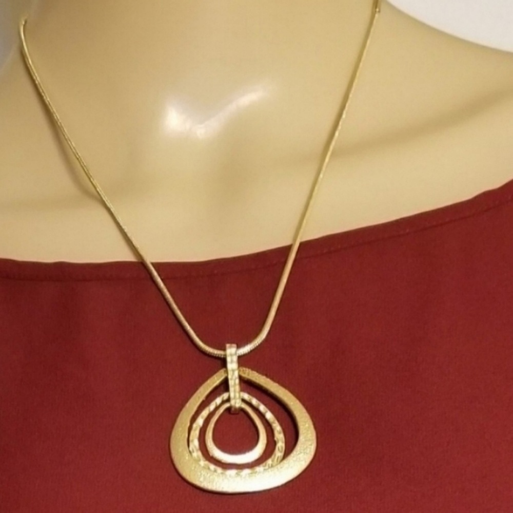 Gold toned necklace